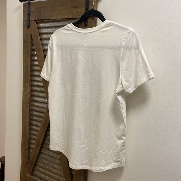Lululemon || white crewneck Tee - Picture 4 of 4